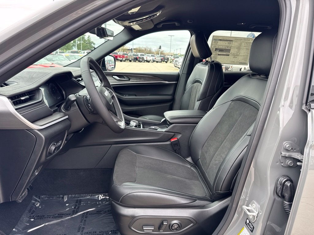 2027 Jeep Grand Cherokee Altitude