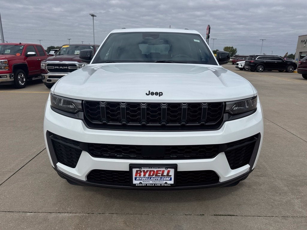 2027 Jeep Grand Cherokee Altitude