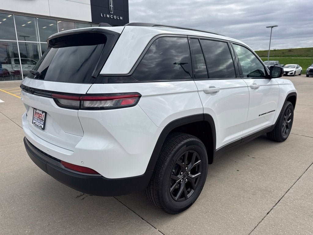 2027 Jeep Grand Cherokee Altitude