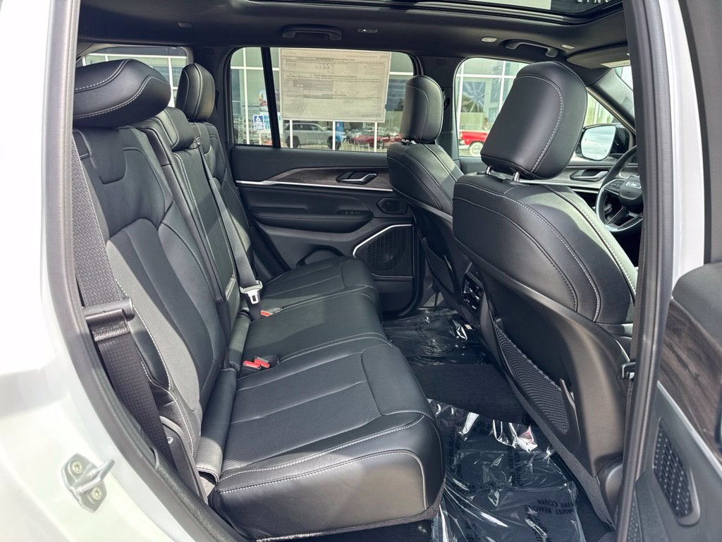 2027 Jeep Grand Cherokee Limited Reserve