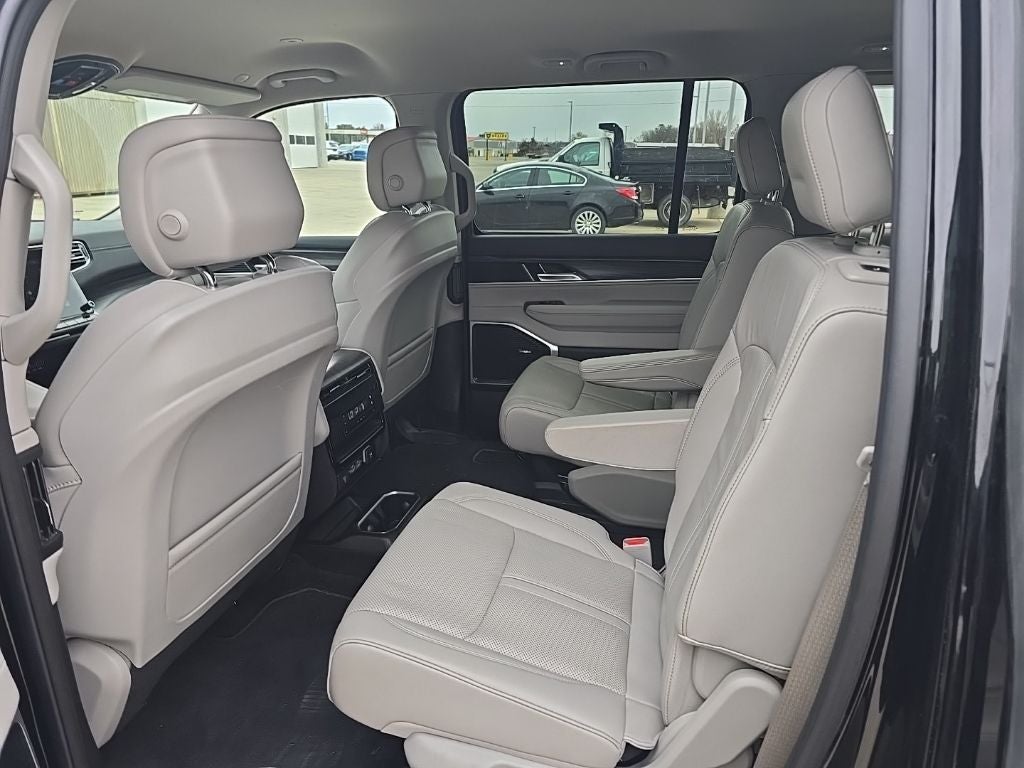 2023 Jeep Wagoneer Series III