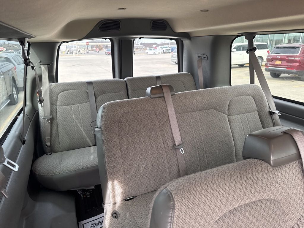 2025 Chevrolet Express 3500 LT Passenger