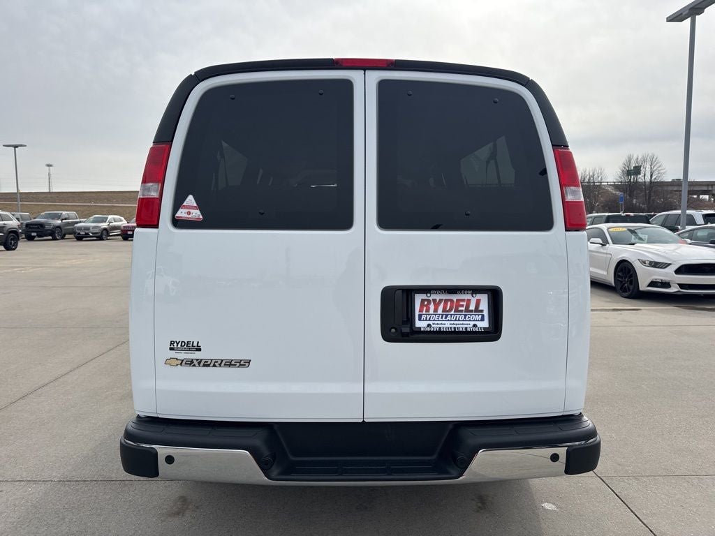 2025 Chevrolet Express 3500 LT Passenger