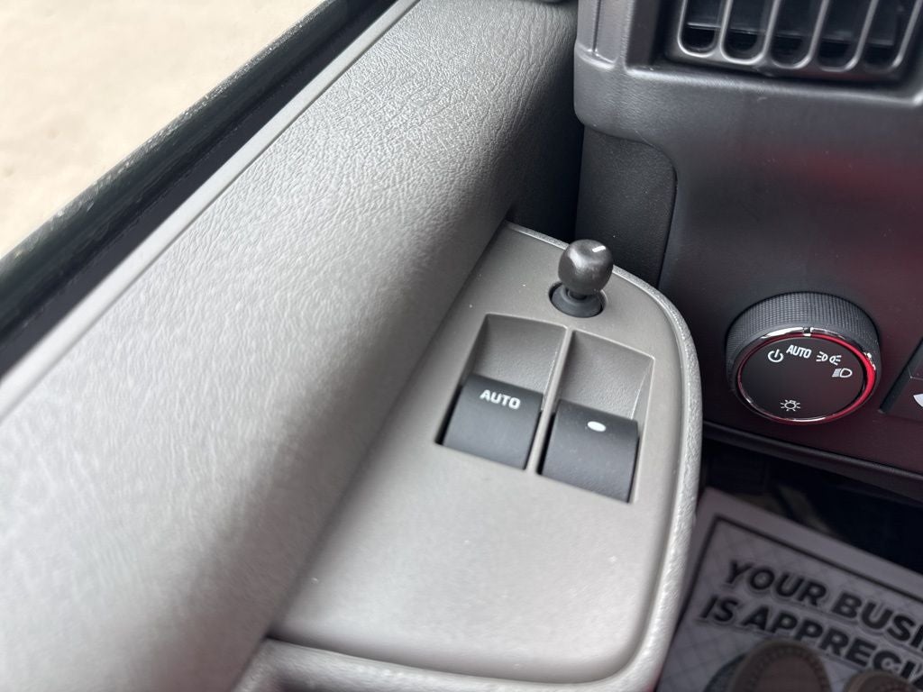 2025 Chevrolet Express 3500 LT Passenger