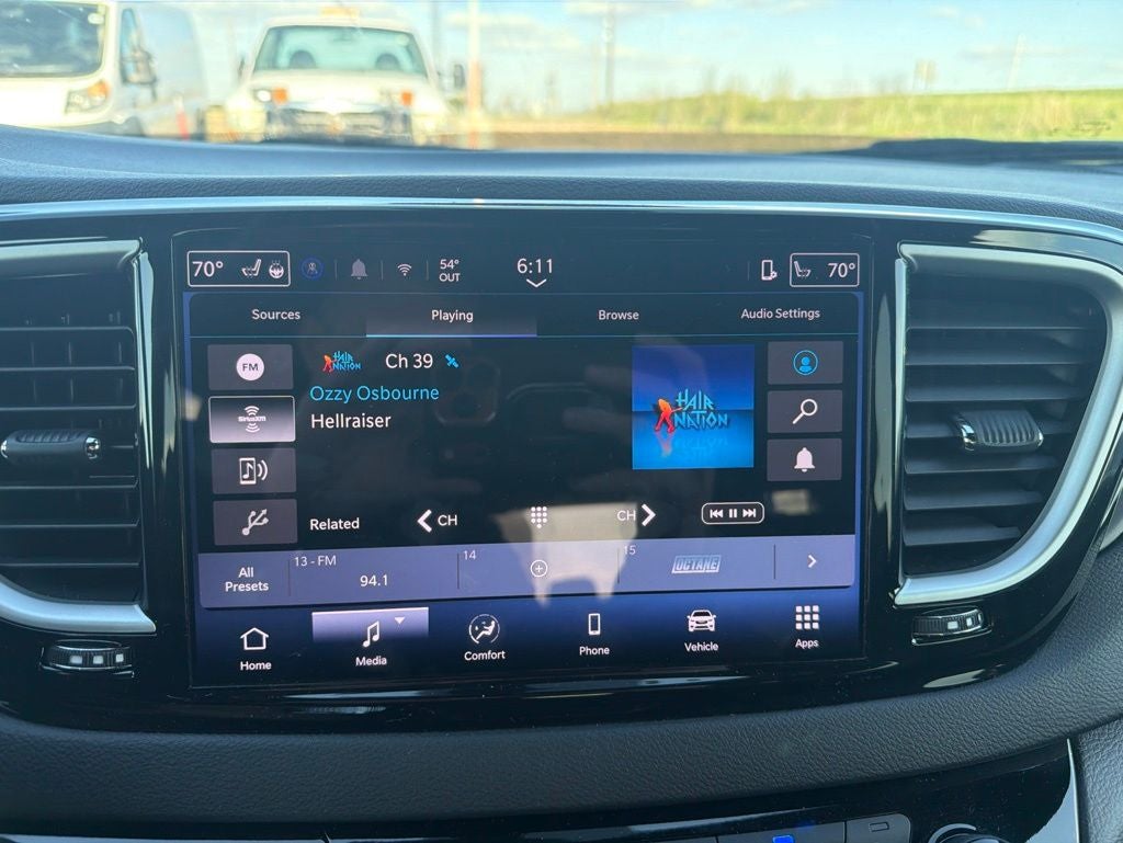 2025 Chrysler Pacifica Select