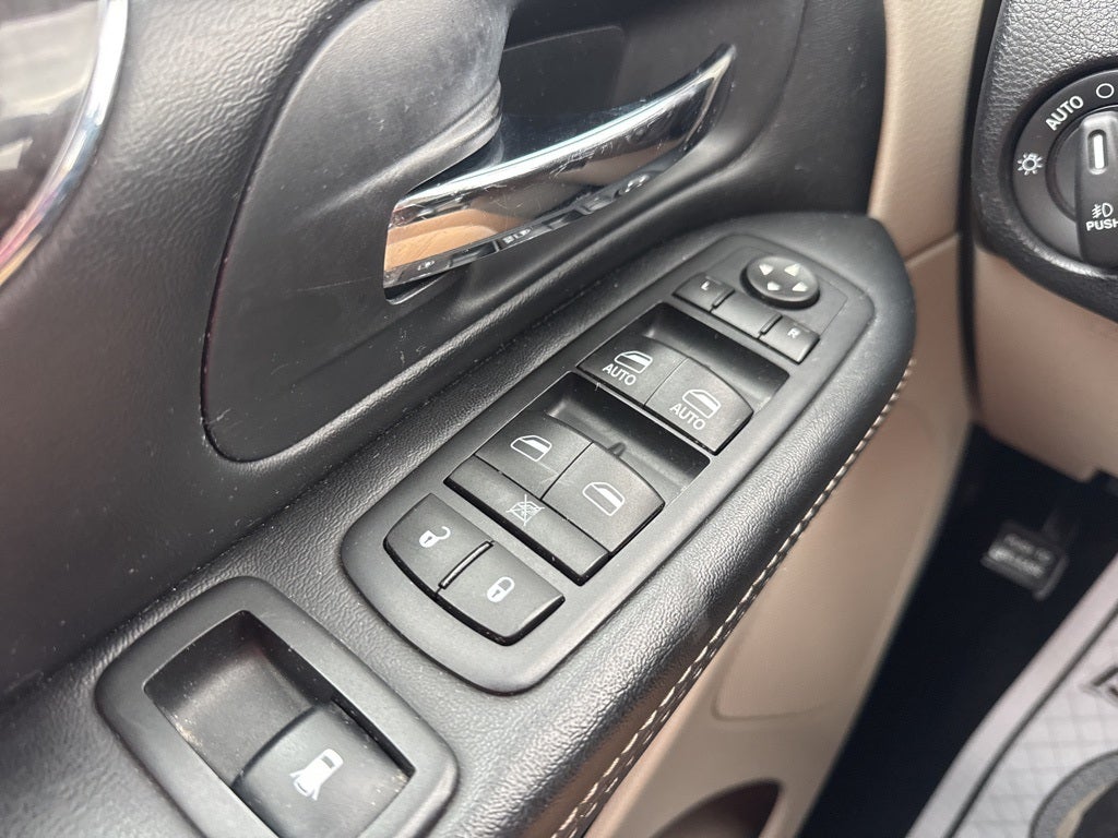 2016 Chrysler Town & Country Touring-L