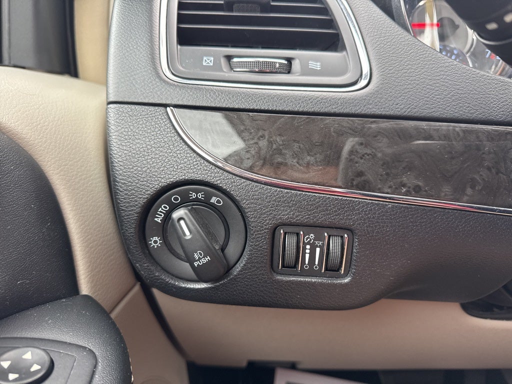 2016 Chrysler Town & Country Touring-L