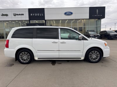 2016 Chrysler Town & Country Touring-L