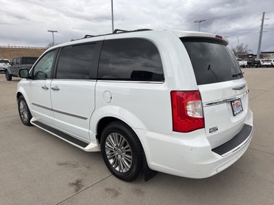 2016 Chrysler Town & Country Touring-L