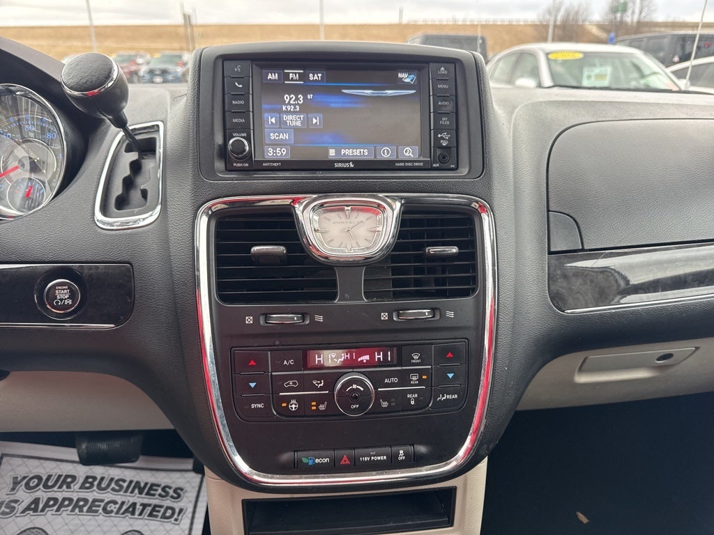 2016 Chrysler Town & Country Touring-L