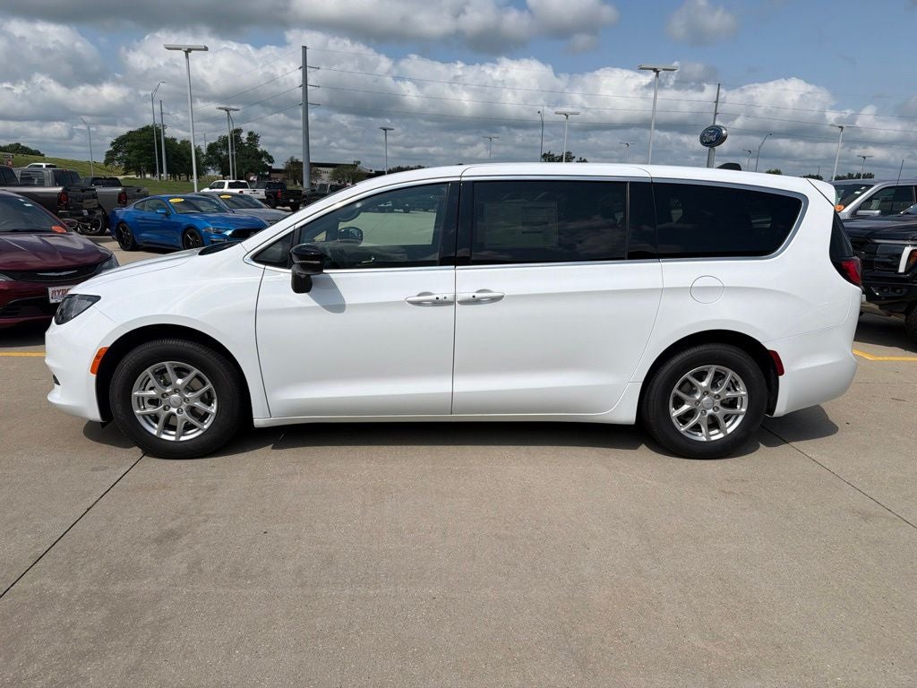 2027 Chrysler Pacifica LX