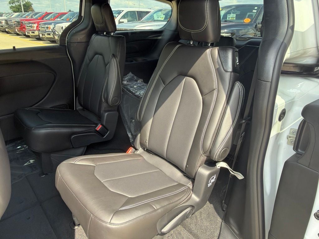 2027 Chrysler Pacifica LX