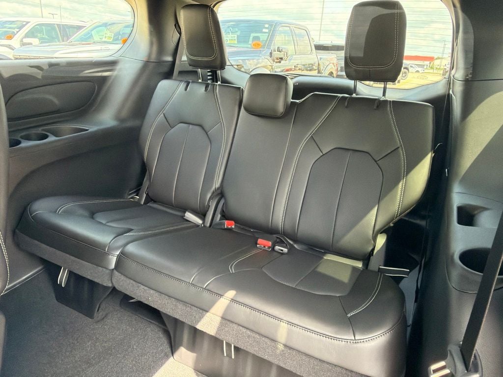 2027 Chrysler Pacifica LX