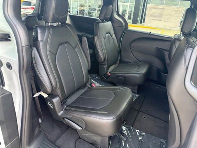 2027 Chrysler Pacifica LX