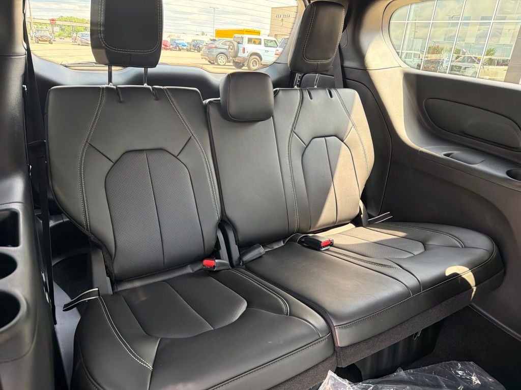 2027 Chrysler Pacifica LX