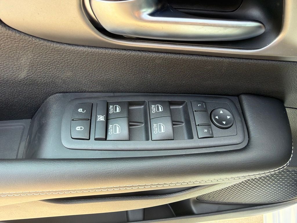 2027 Chrysler Pacifica LX