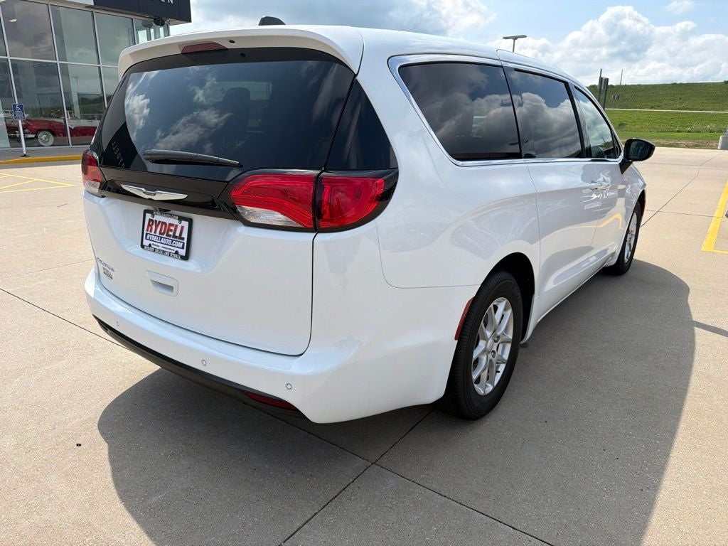 2027 Chrysler Pacifica LX