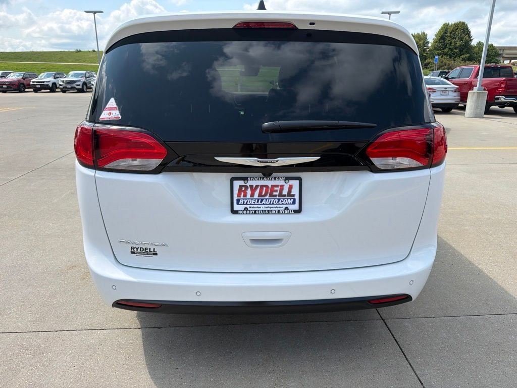 2027 Chrysler Pacifica LX