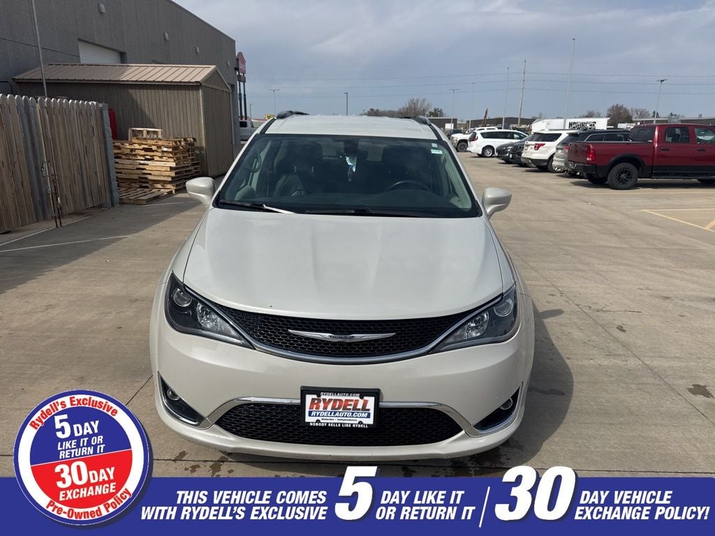 2017 Chrysler Pacifica Touring L Plus