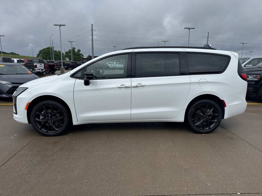 2027 Chrysler Pacifica Limited