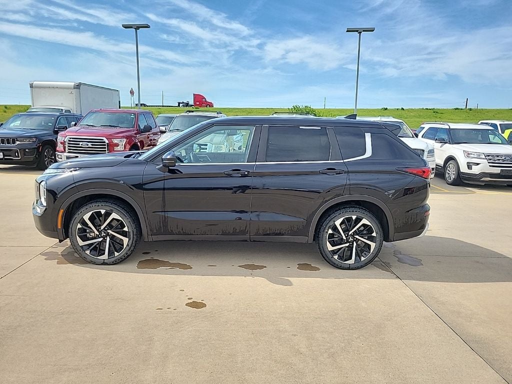 2022 Mitsubishi Outlander SE