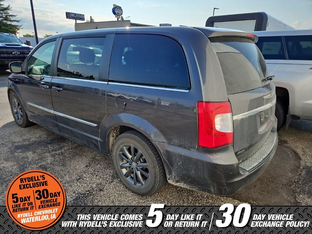 2016 Chrysler Town & Country S