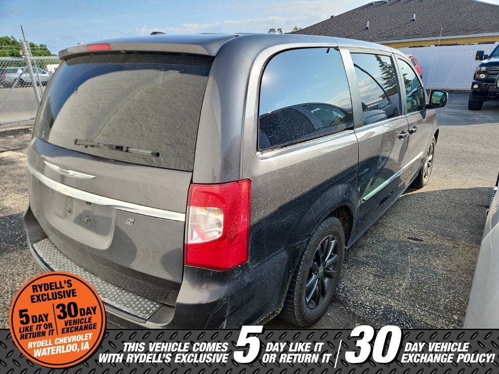 2016 Chrysler Town & Country S