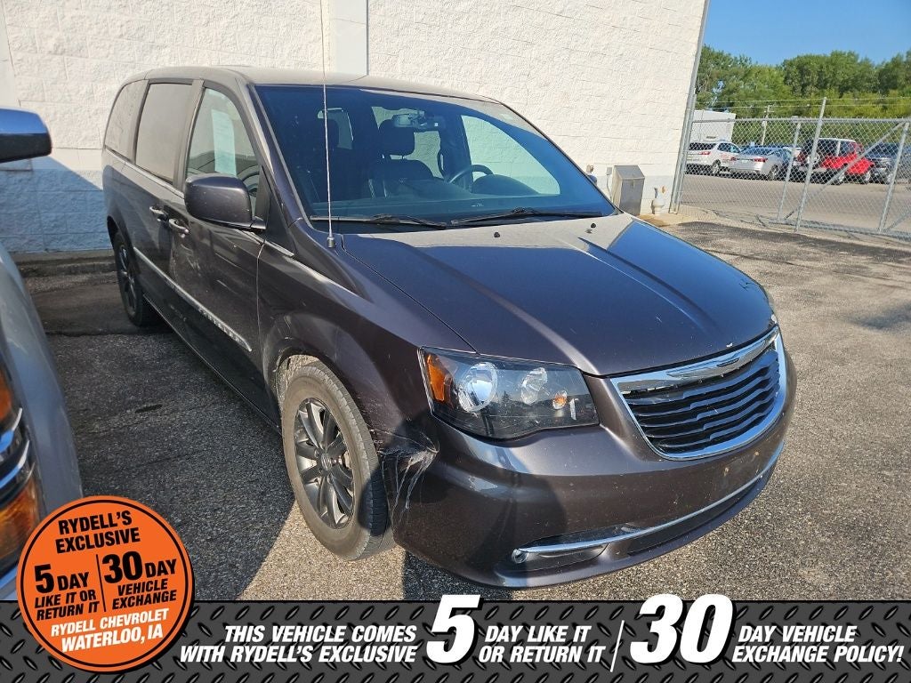 2016 Chrysler Town & Country S