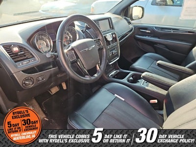 2016 Chrysler Town & Country S