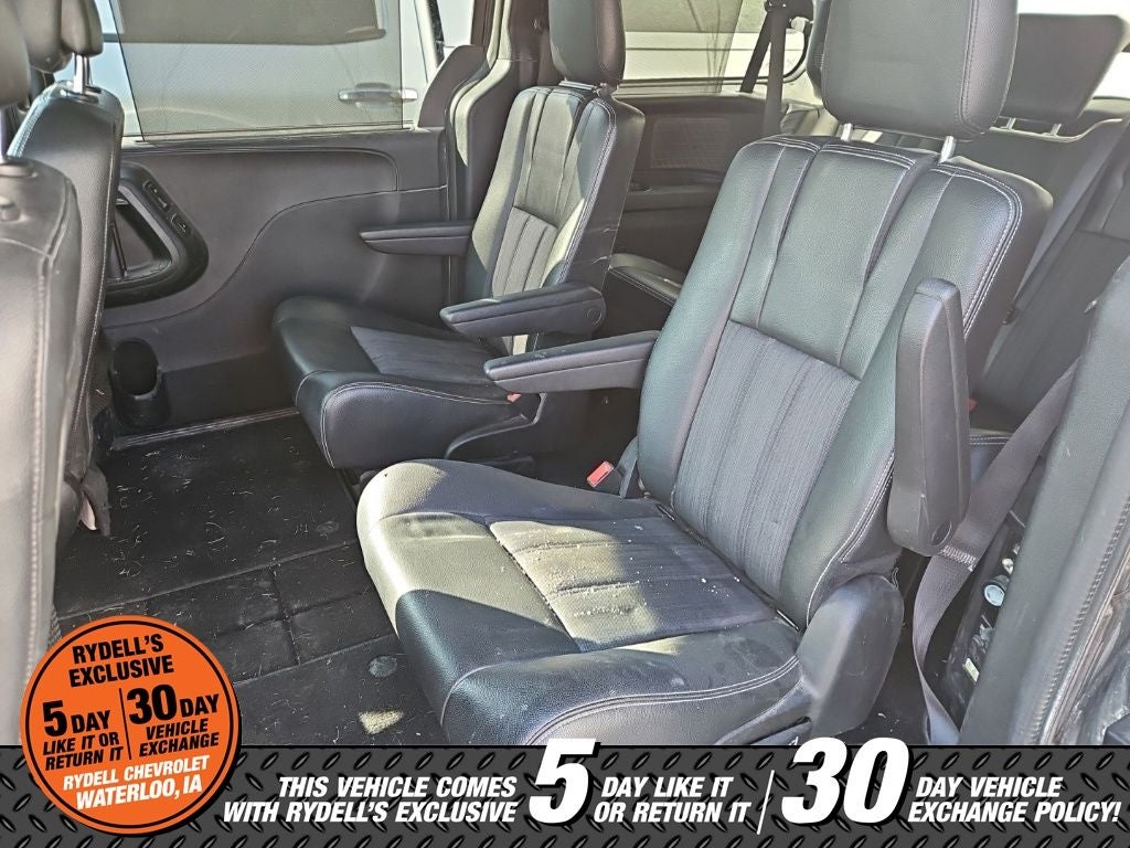 2016 Chrysler Town & Country S