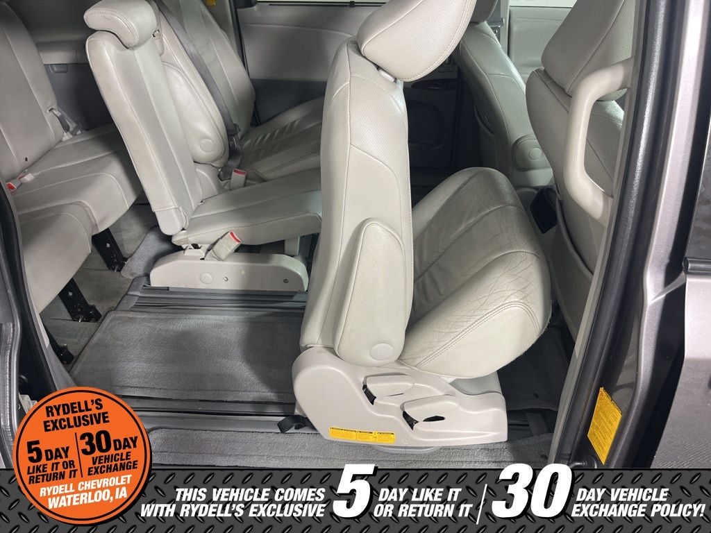 2014 Toyota Sienna XLE 7 Passenger