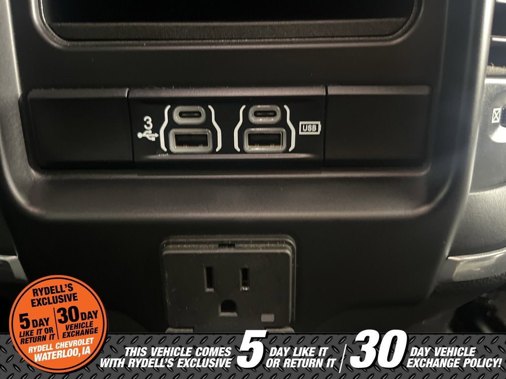 2020 RAM 1500 Laramie Crew Cab 4x4 5'7" Box