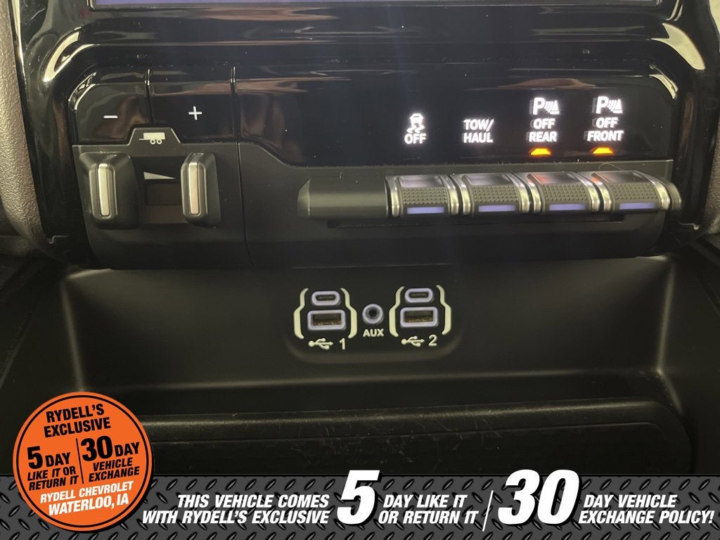 2020 RAM 1500 Laramie Crew Cab 4x4 5'7" Box