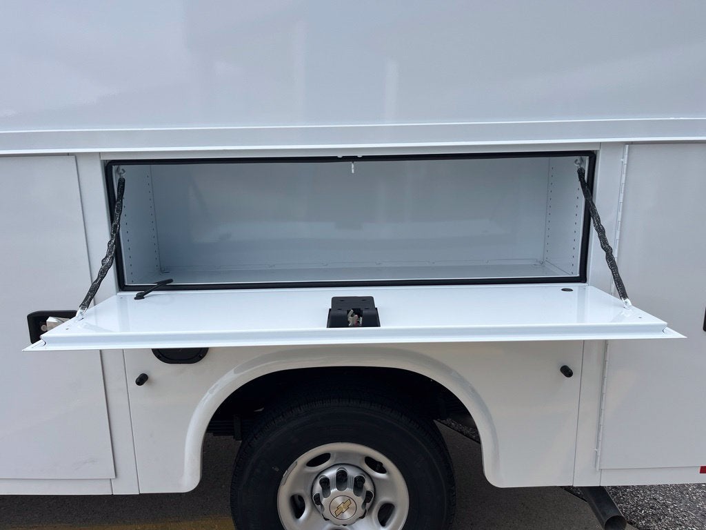 2026 Chevrolet Express Cutaway 3500 1WT