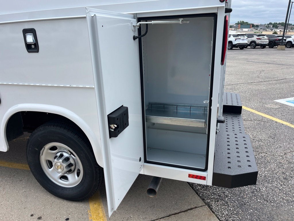 2026 Chevrolet Express Cutaway 3500 1WT