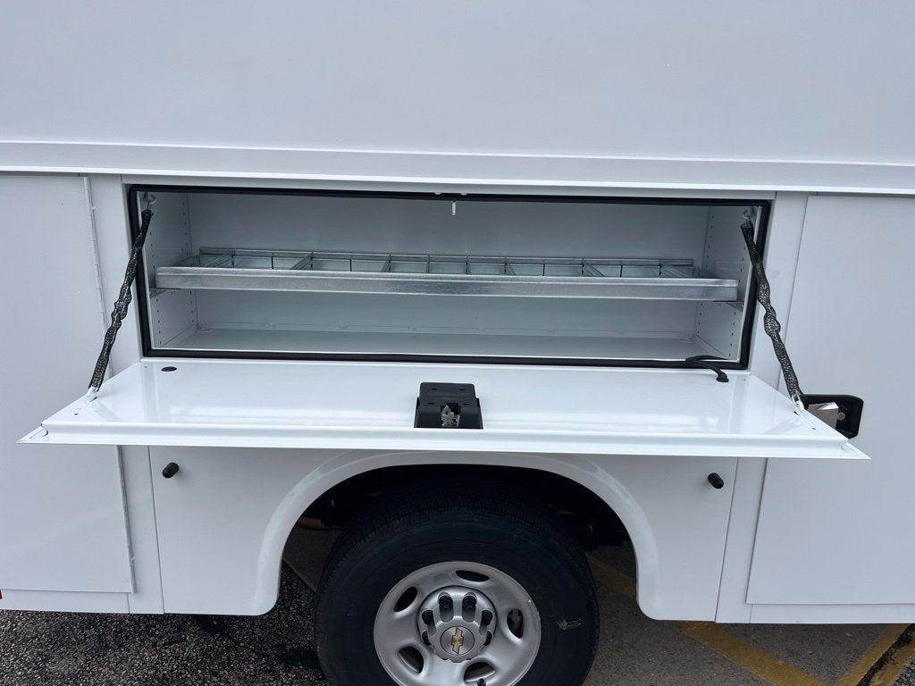 2026 Chevrolet Express Cutaway 3500 1WT