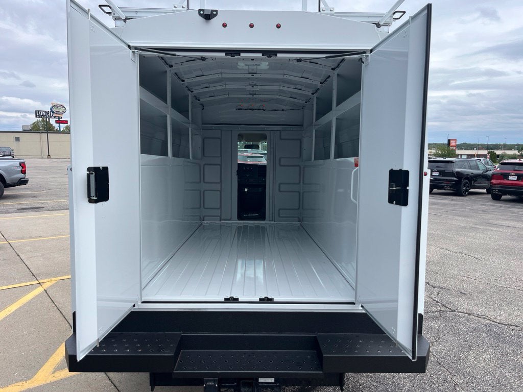 2026 Chevrolet Express Cutaway 3500 1WT