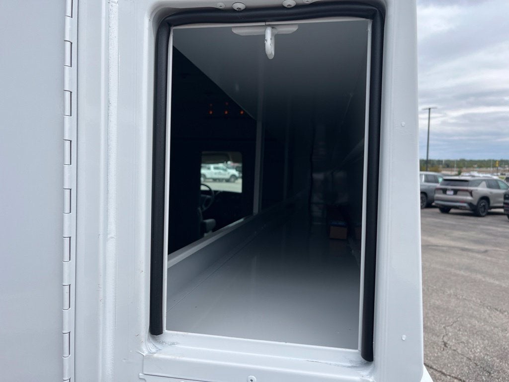 2026 Chevrolet Express Cutaway 3500 1WT