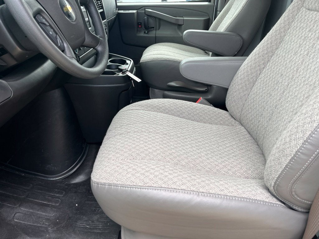 2026 Chevrolet Express Cutaway 3500 1WT