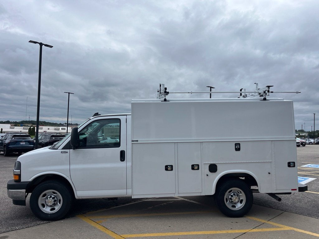 2026 Chevrolet Express Cutaway 3500 1WT