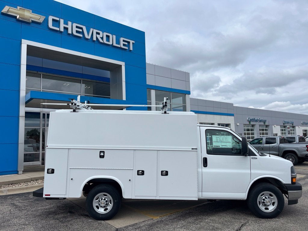 2026 Chevrolet Express Cutaway 3500 1WT