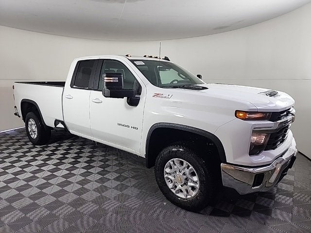2025 Chevrolet Silverado 3500HD LT's photo