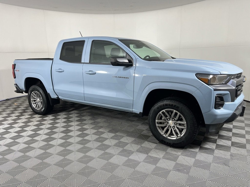 2025 Chevrolet Colorado WT/LT