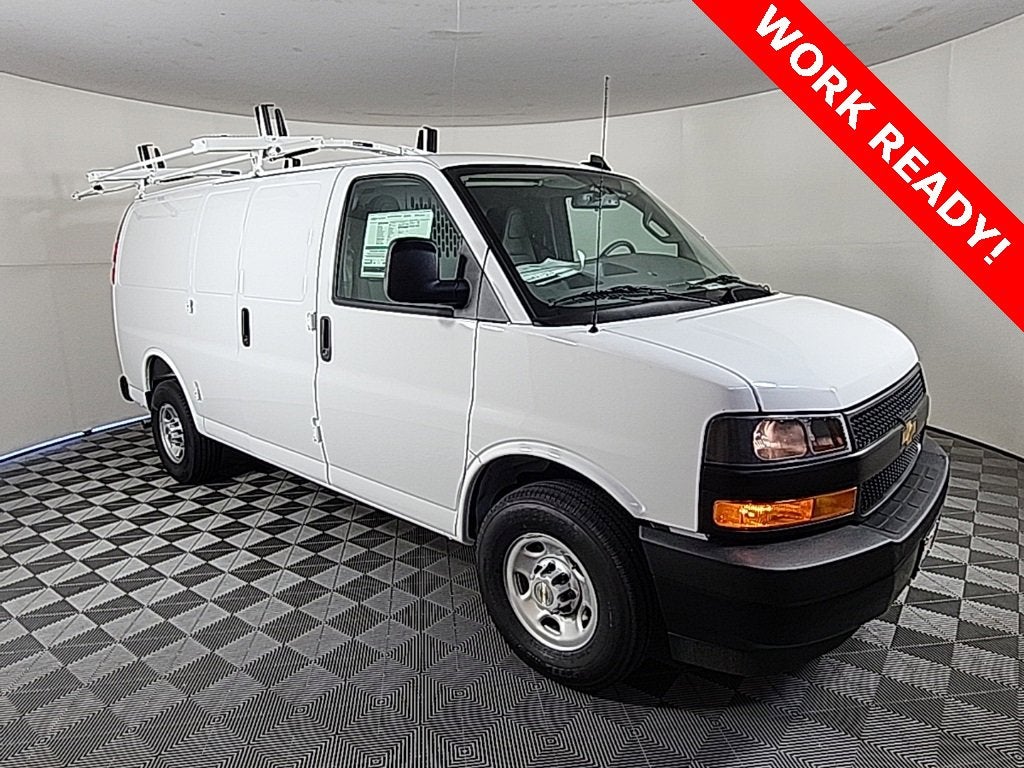2025 Chevrolet Express Cargo 3500 WT