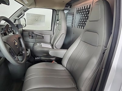 2025 Chevrolet Express Cargo 3500 WT