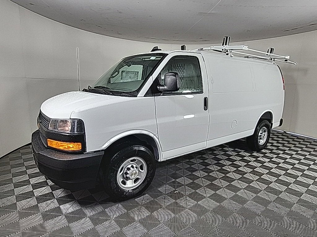 2025 Chevrolet Express Cargo 3500 WT