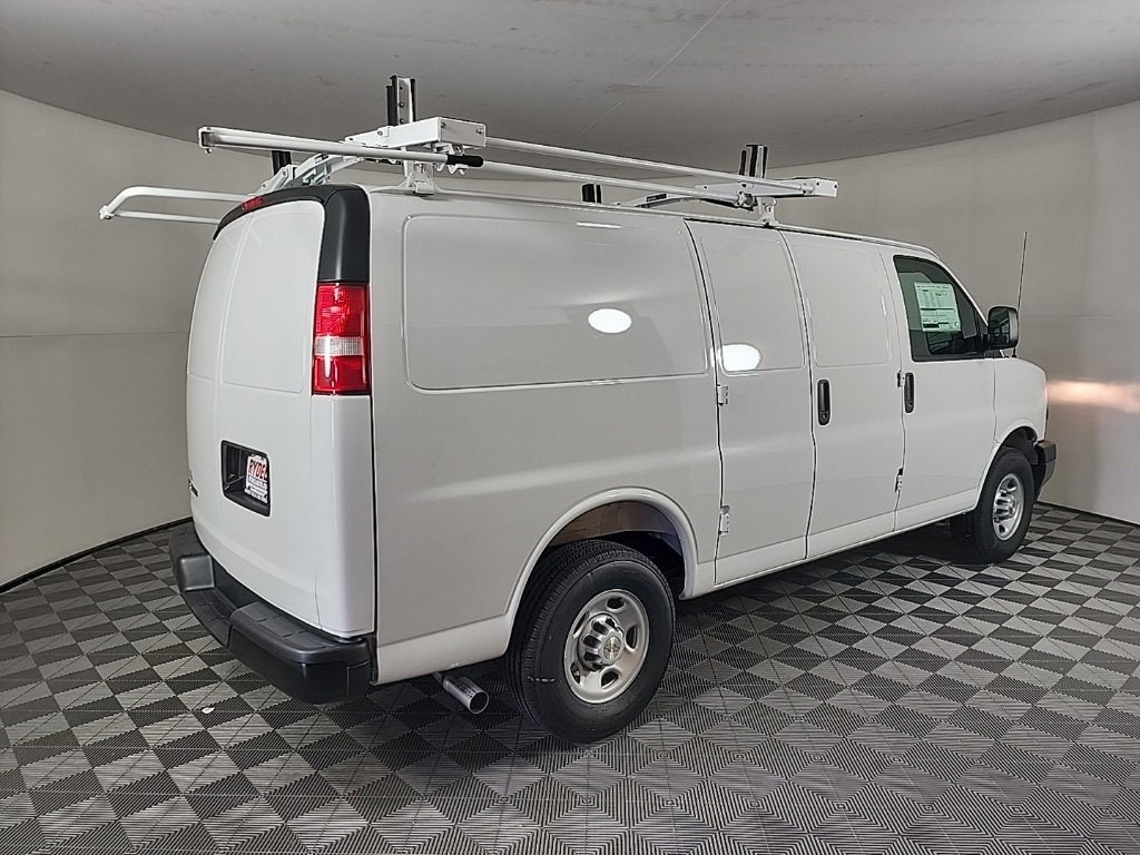2025 Chevrolet Express Cargo 3500 WT