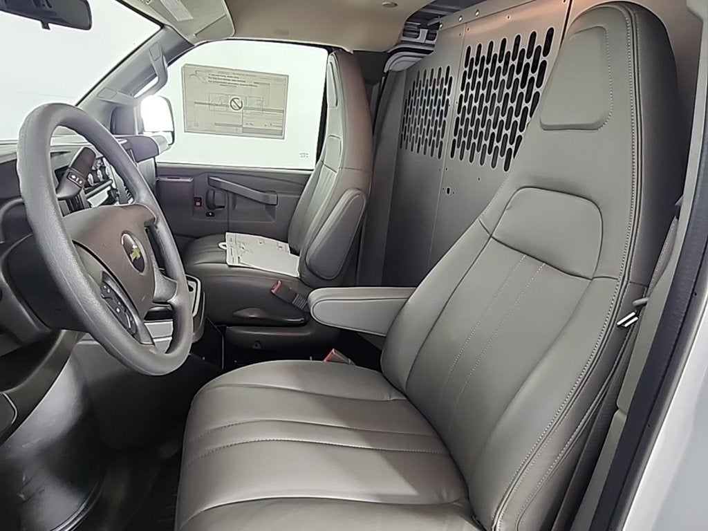 2025 Chevrolet Express Cargo 3500 WT