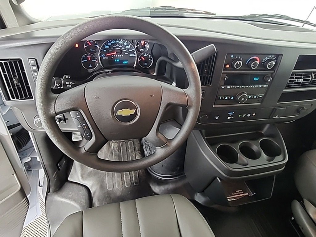 2025 Chevrolet Express Cargo 3500 WT