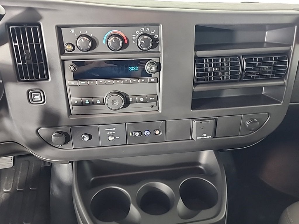 2025 Chevrolet Express Cargo 3500 WT